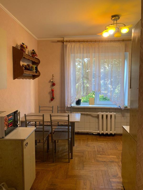 Долгосрочная аренда 3 комнатной квартиры Здолбуновская ул. 3г