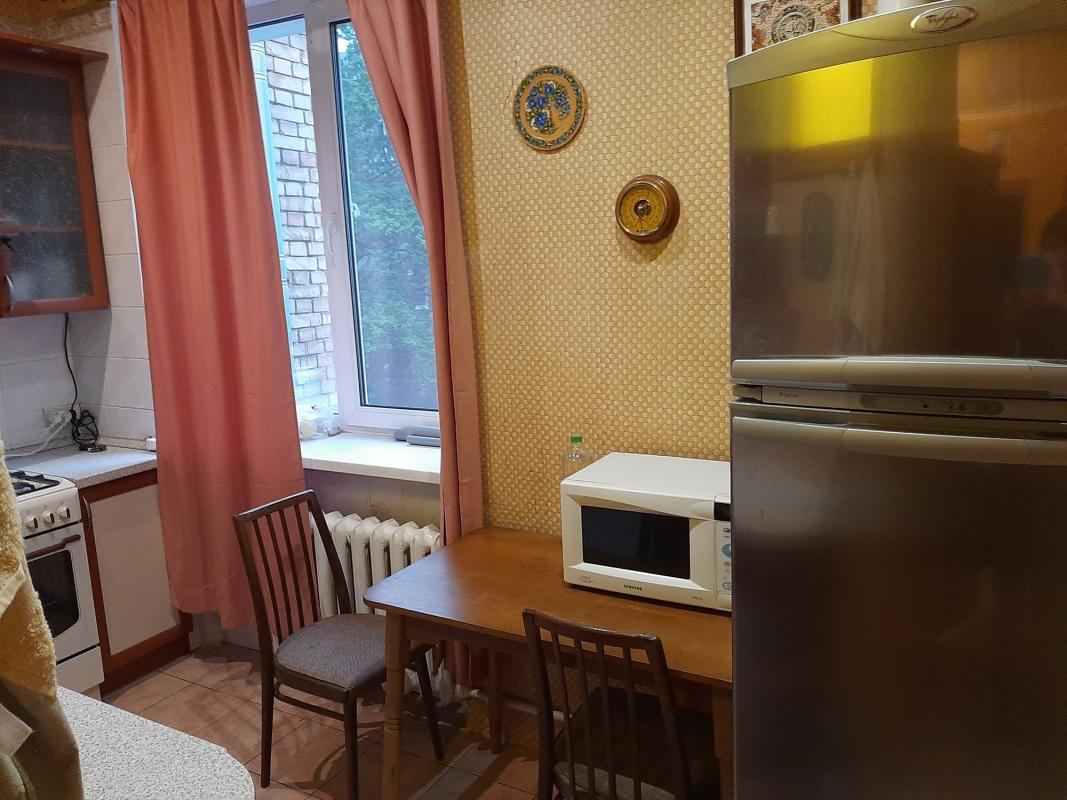 Long term rent 3 bedroom-(s) apartment Volodymyra Vynnychenka Street (Yuriia Kotsiubynskoho Street) 18