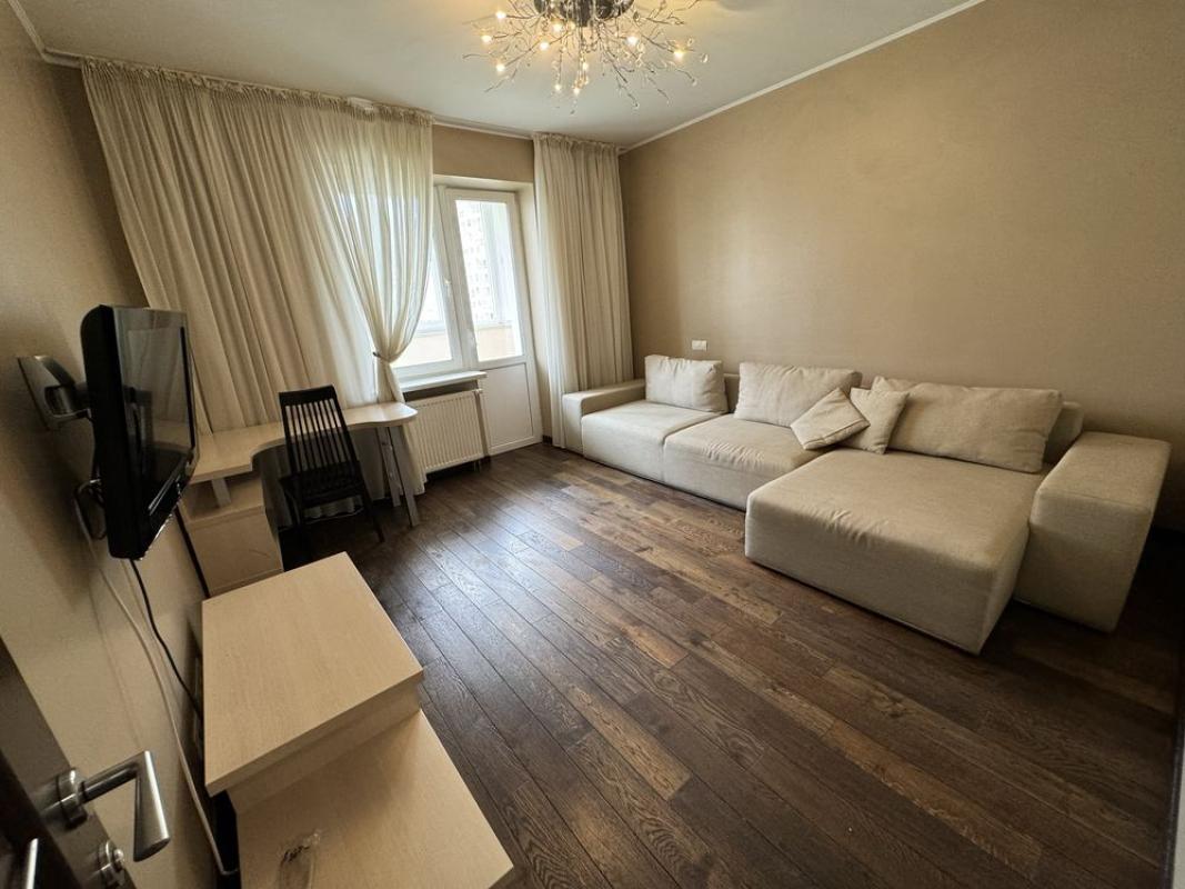 Long term rent 3 bedroom-(s) apartment Anny Akhmatovoi Street 35