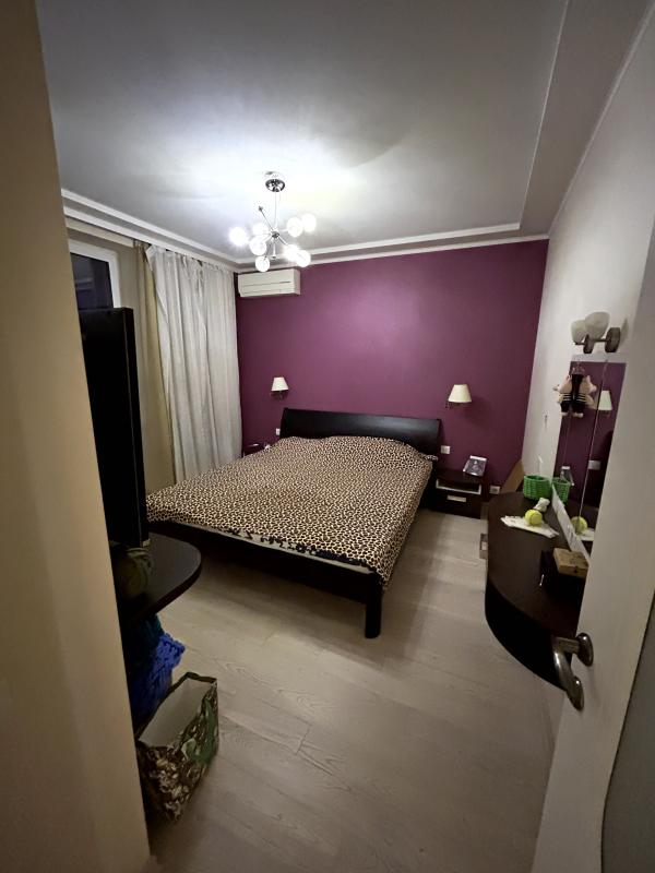 Long term rent 3 bedroom-(s) apartment Myroslava Mysly Street (Tsilynohradska Street) 48в