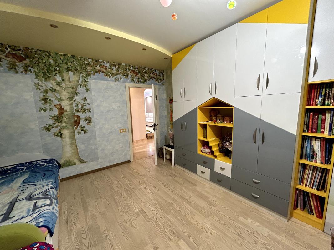 Long term rent 3 bedroom-(s) apartment Myroslava Mysly Street (Tsilynohradska Street) 48в