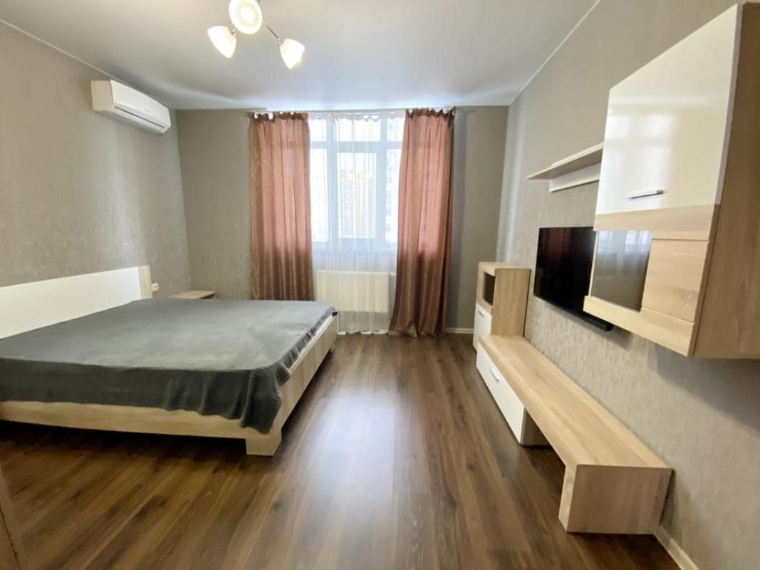 Long term rent 2 bedroom-(s) apartment Voskresenska Street 16А