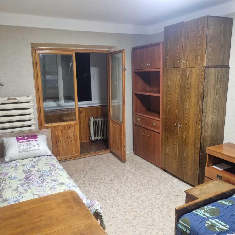 Long term rent 3 bedroom-(s) apartment Florentsii Street 12а