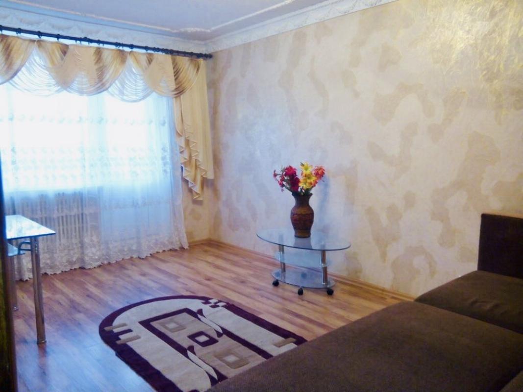 Долгосрочная аренда 2 комнатной квартиры Холодногорская ул. (Елизарова) 12