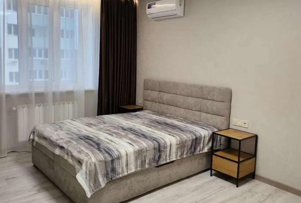 Long term rent 1 bedroom-(s) apartment Zalyvna Street 4