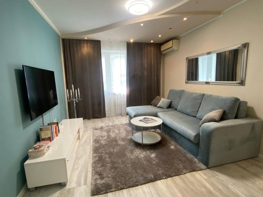 Long term rent 2 bedroom-(s) apartment Lopanska Street 31
