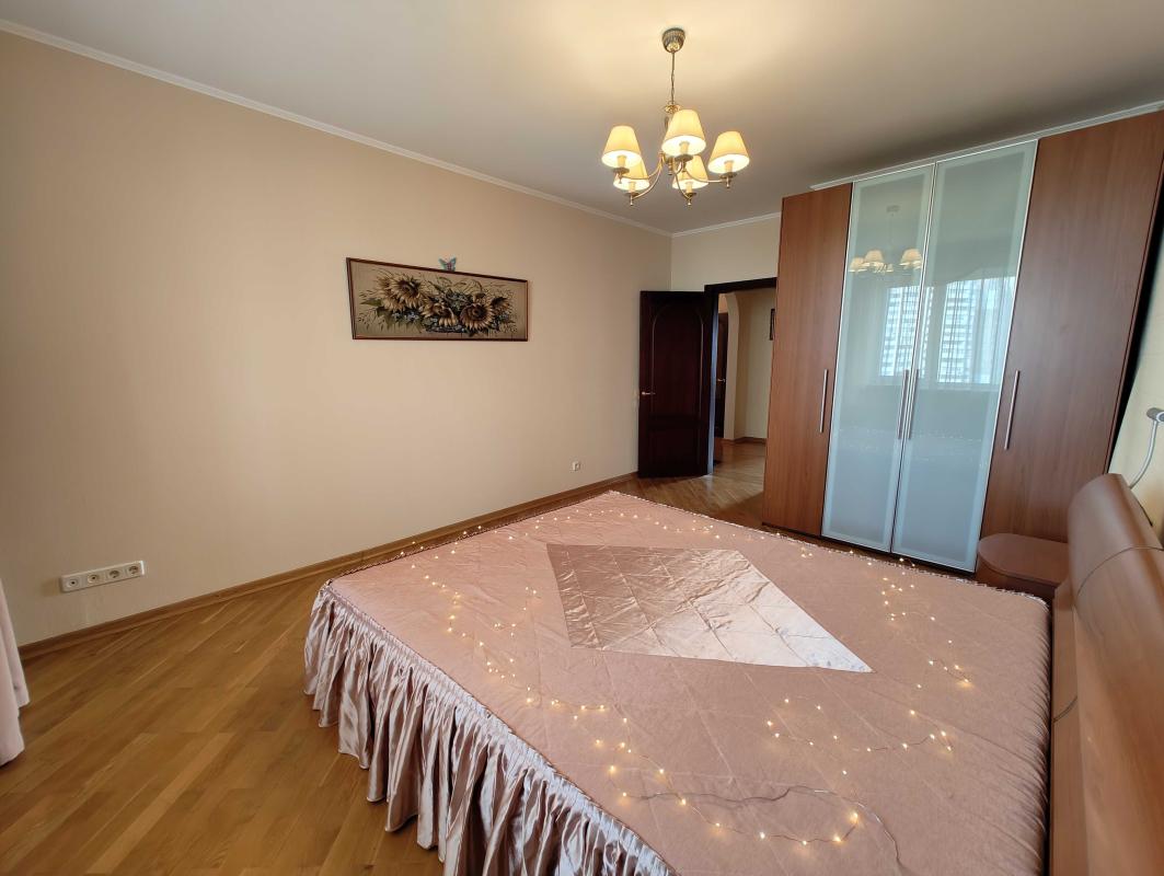 Sale 3 bedroom-(s) apartment 108 sq. m., Kniazhyi Zaton Street 2/30