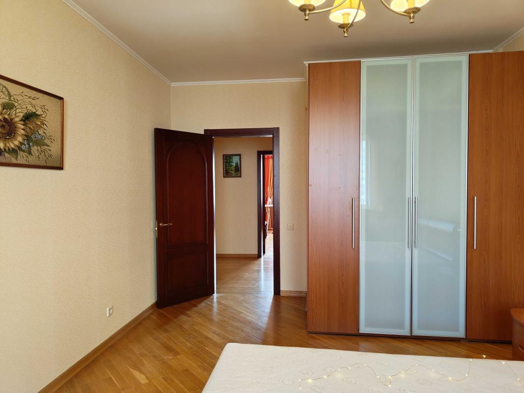 Sale 3 bedroom-(s) apartment 108 sq. m., Kniazhyi Zaton Street 2/30