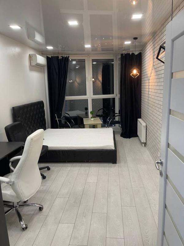 Long term rent 3 bedroom-(s) apartment Dragomanova Street 2