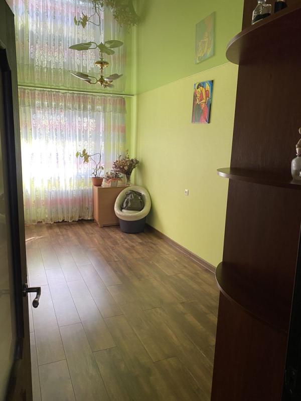 Продаж 3 кімнатної квартири 75 кв. м, Садовопаркова вул. 6