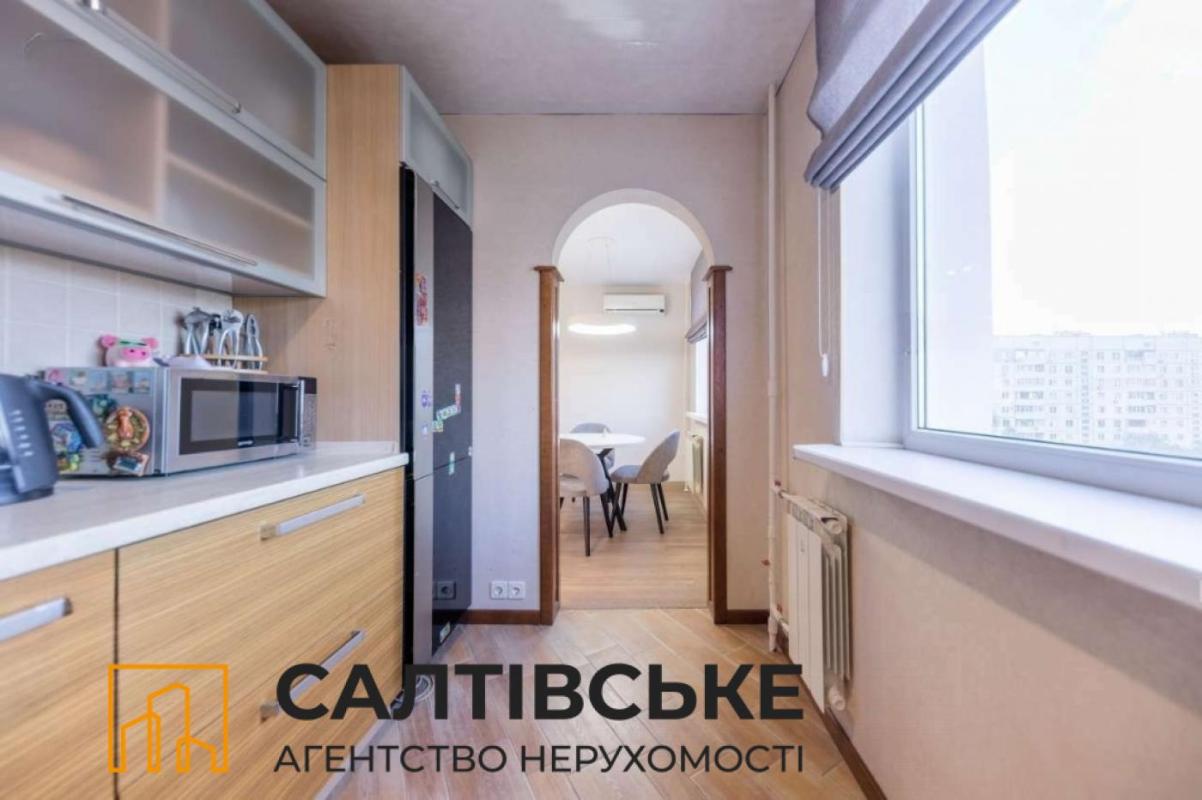 Продаж 3 кімнатної квартири 65 кв. м, Леся Сердюка вул. (Командарма Корка) 4
