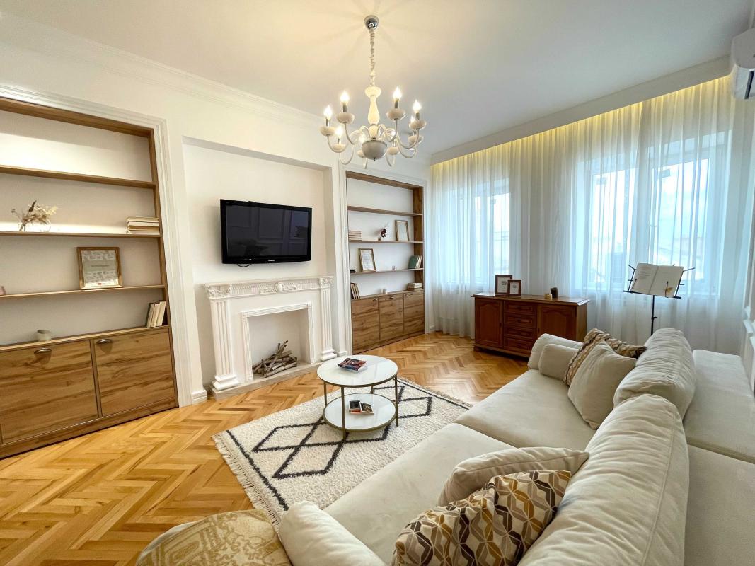 Long term rent 4 bedroom-(s) apartment Olesia Honchara Street 31/28