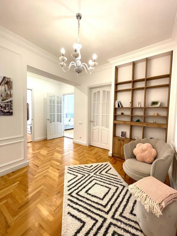 Long term rent 4 bedroom-(s) apartment Olesia Honchara Street 31/28
