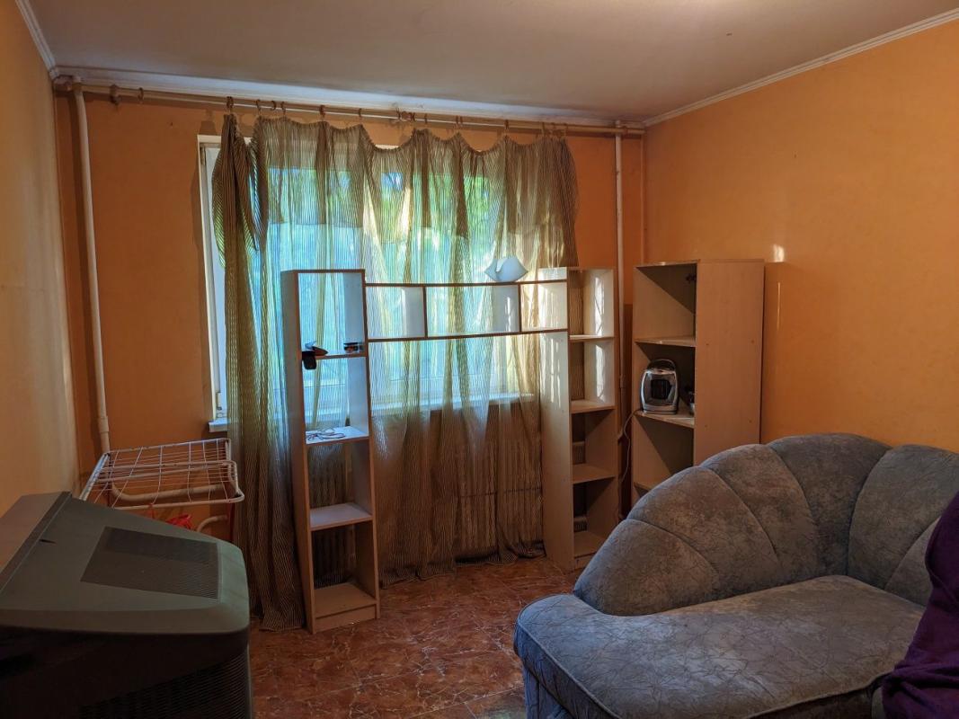 Продаж 2 кімнатної квартири 45 кв. м, Новгородська вул. 16