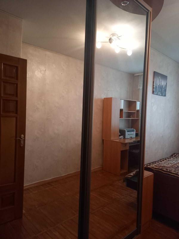 Продаж 2 кімнатної квартири 42 кв. м, Новгородська вул. 2