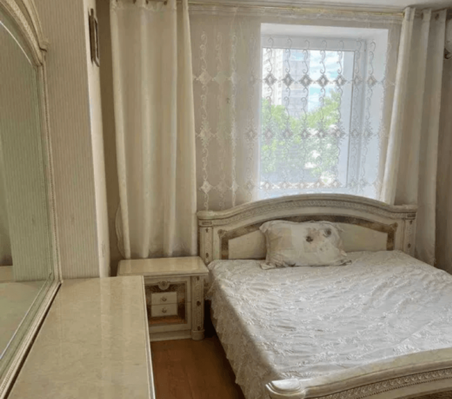 Long term rent 3 bedroom-(s) apartment Olimpiyska Street 9а