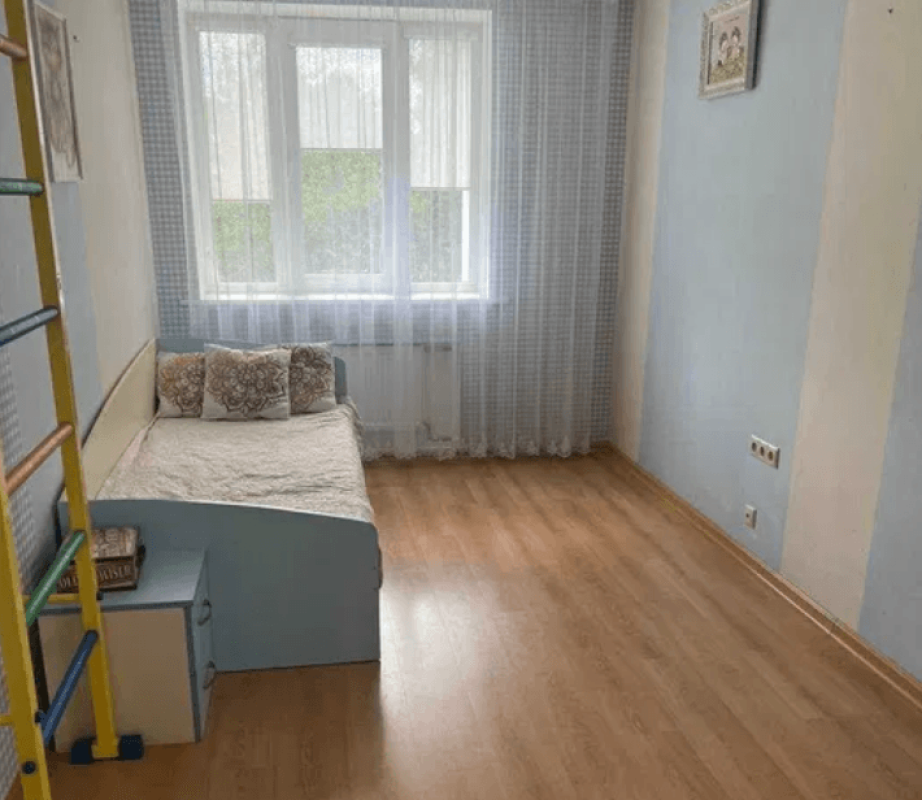 Long term rent 3 bedroom-(s) apartment Olimpiyska Street 9а