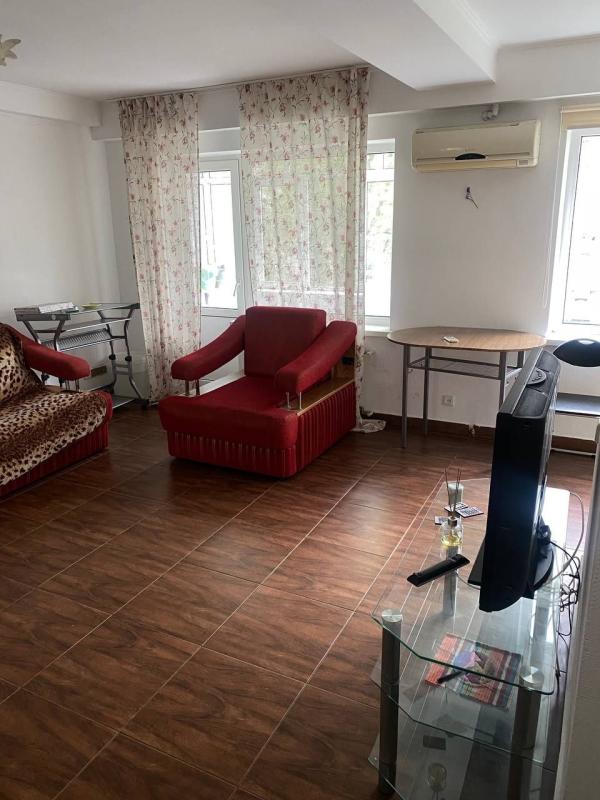 Long term rent 2 bedroom-(s) apartment Marii Pryimachenko Boulevard 9
