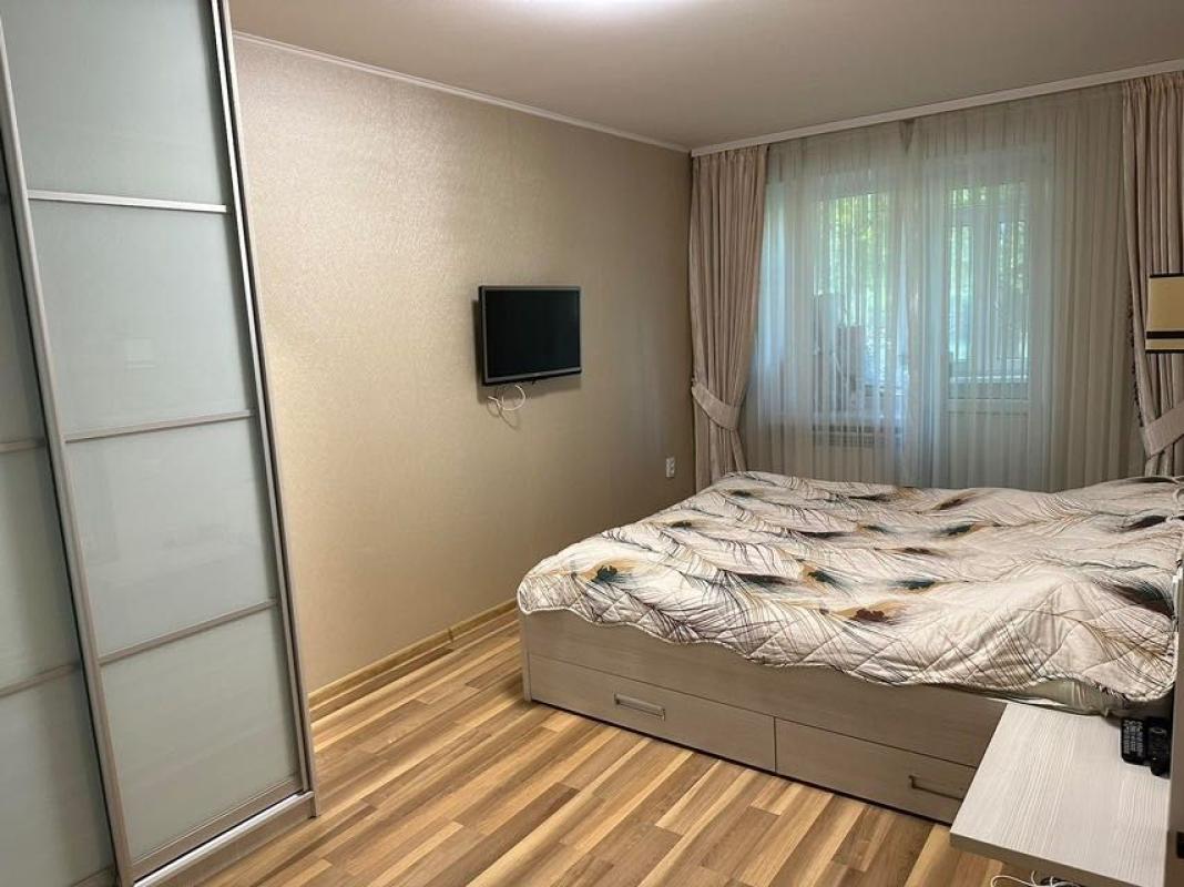 Sale 4 bedroom-(s) apartment 101 sq. m., Lva Landau Avenue (50-richchya SRSR Avenue) 16