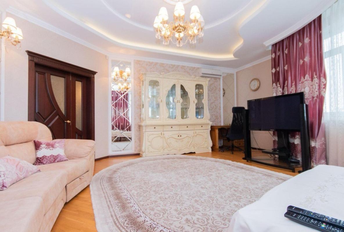 Long term rent 3 bedroom-(s) apartment Kudriavskyi Descent 3а