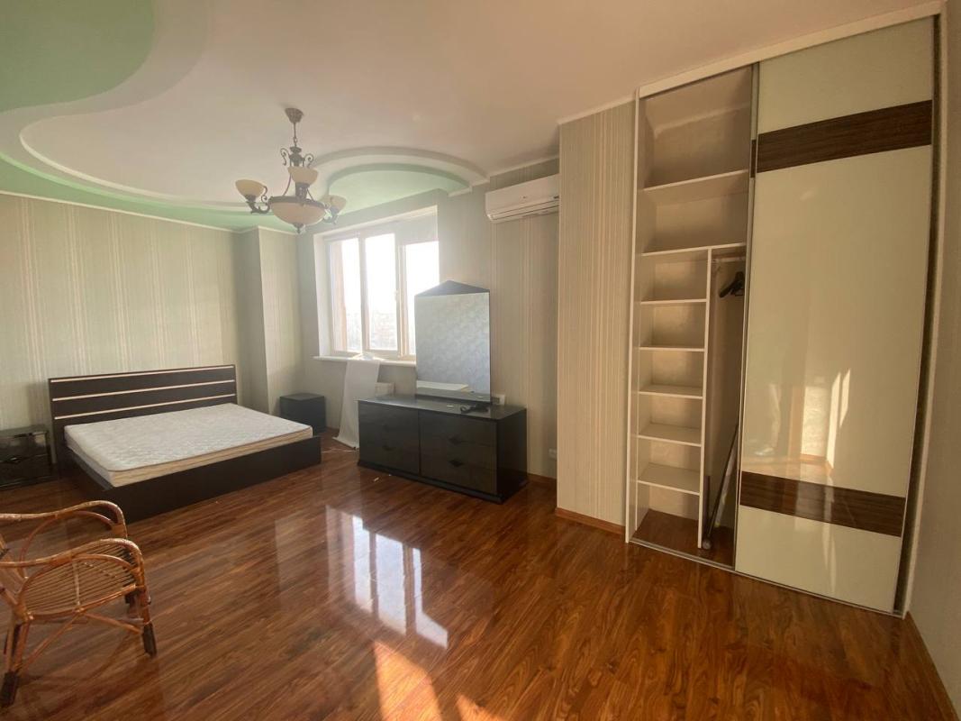 Long term rent 2 bedroom-(s) apartment Olimpiyska Street 10б