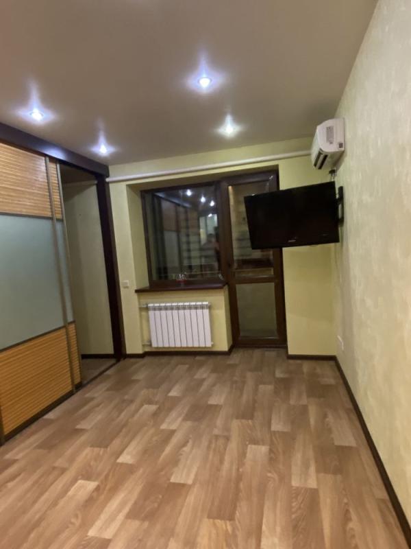 Long term rent 1 bedroom-(s) apartment Serhiia Yesenina Street 10