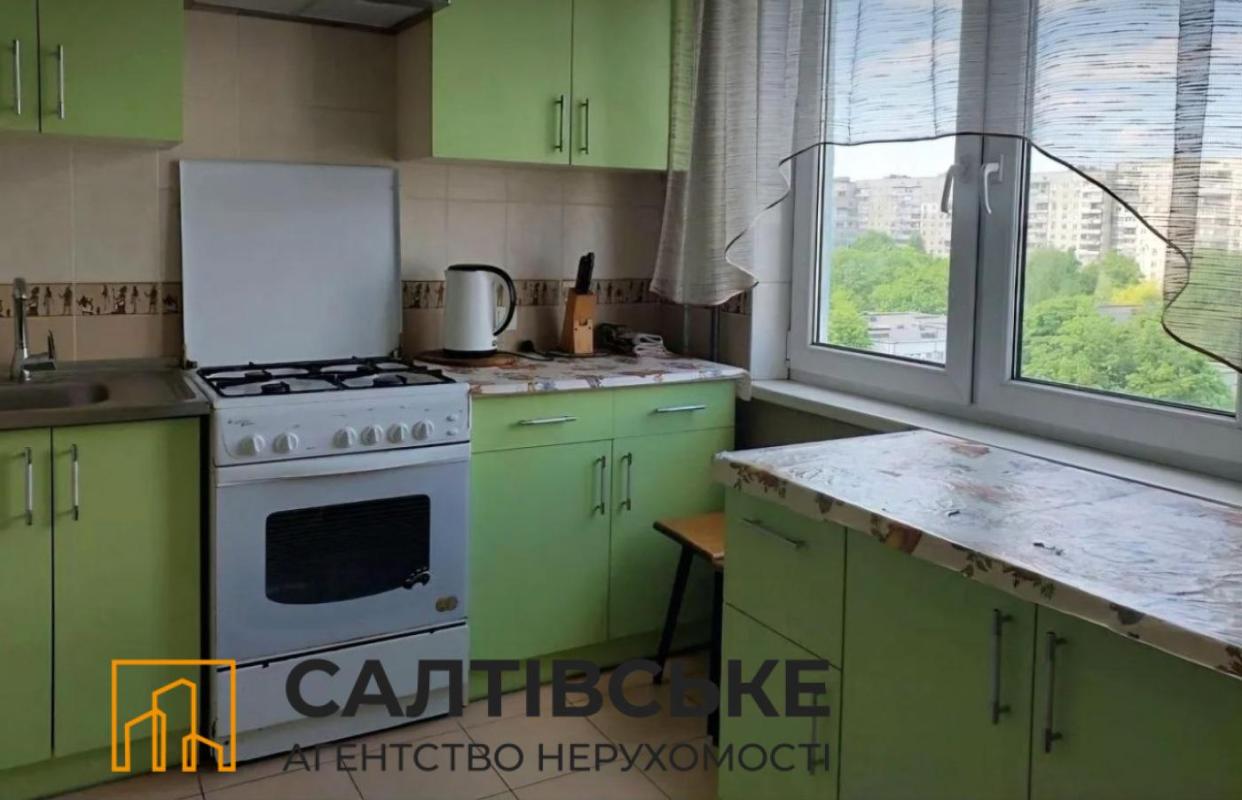 Продаж 3 кімнатної квартири 65 кв. м, Амосова вул. 5