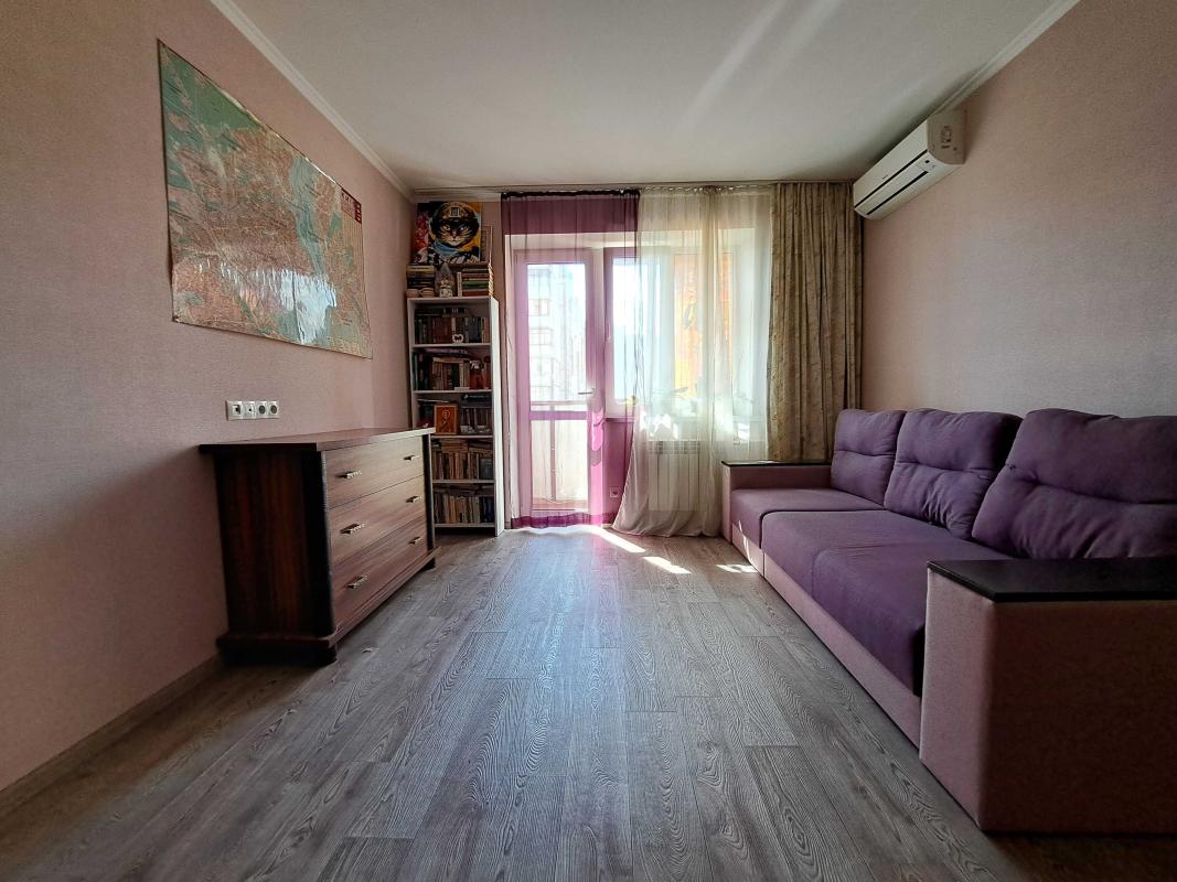 Long term rent 2 bedroom-(s) apartment Irpinska Street 64