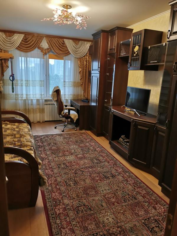 Long term rent 3 bedroom-(s) apartment Grigoriya Vaschenko Street 5