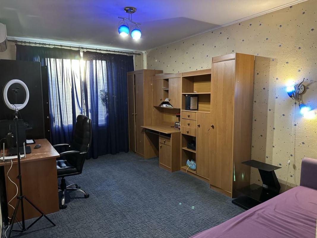 Sale 3 bedroom-(s) apartment 73 sq. m., Berezniakivska Street 16