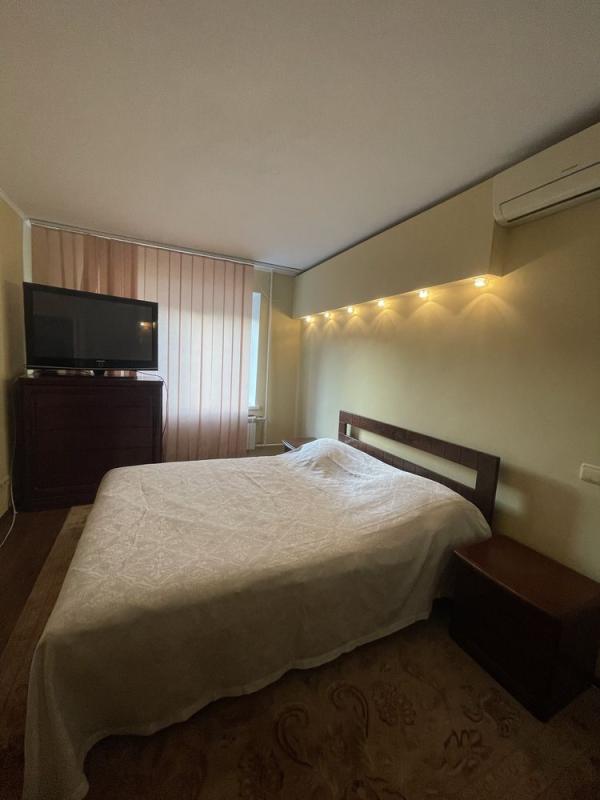 Long term rent 3 bedroom-(s) apartment Leonida Pervomaiskoho Street