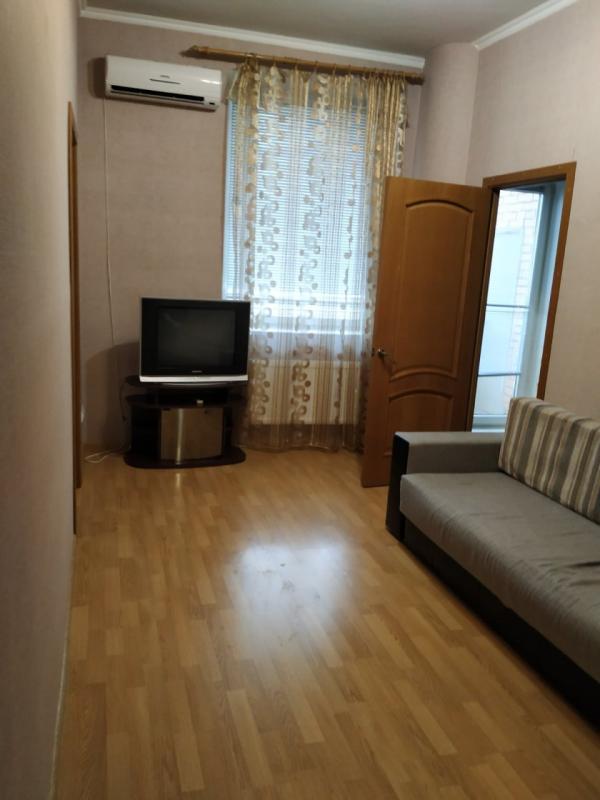 Долгосрочная аренда 2 комнатной квартиры Гвардейцев-Широнинцев ул. 33