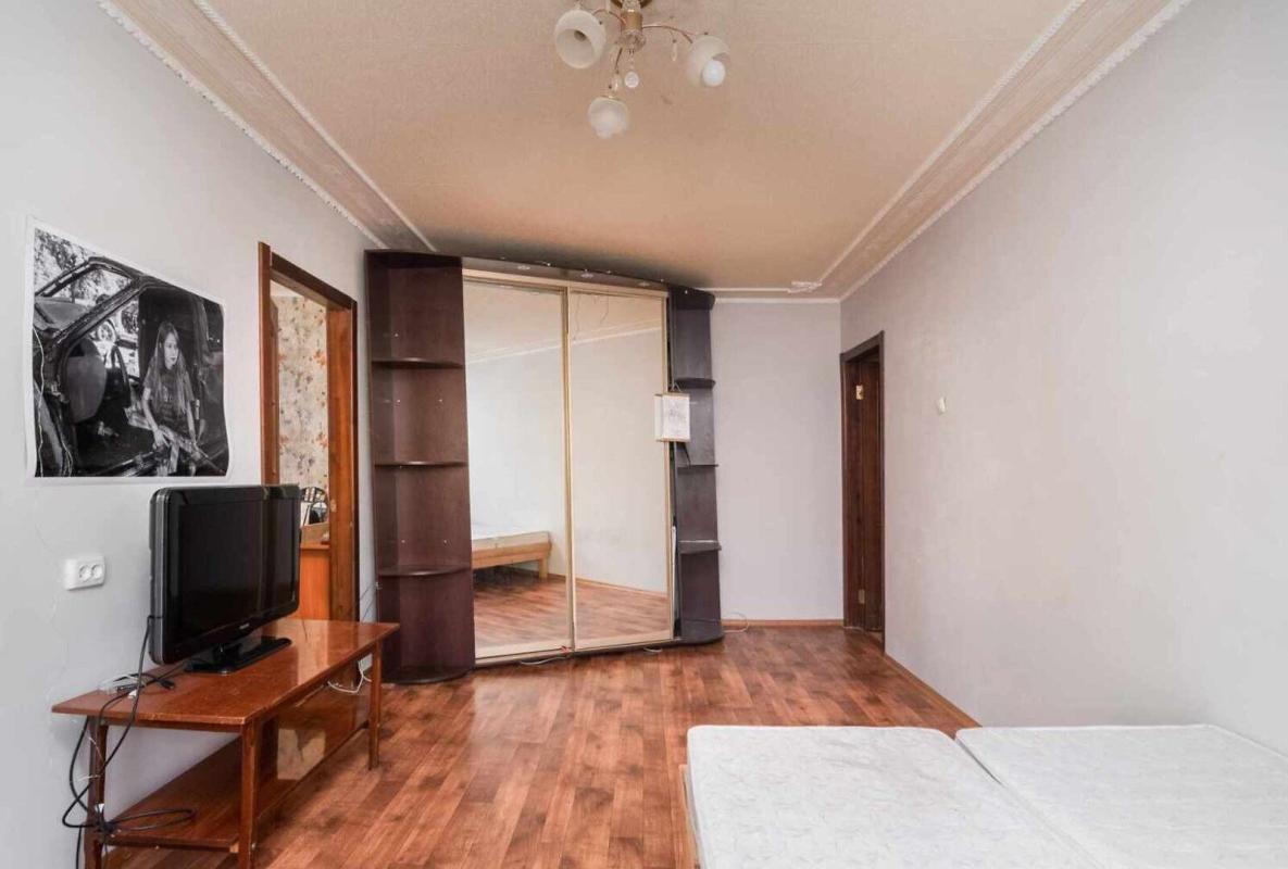 Продаж 4 кімнатної квартири 57 кв. м, Гвардійців-Широнінців вул. 59а