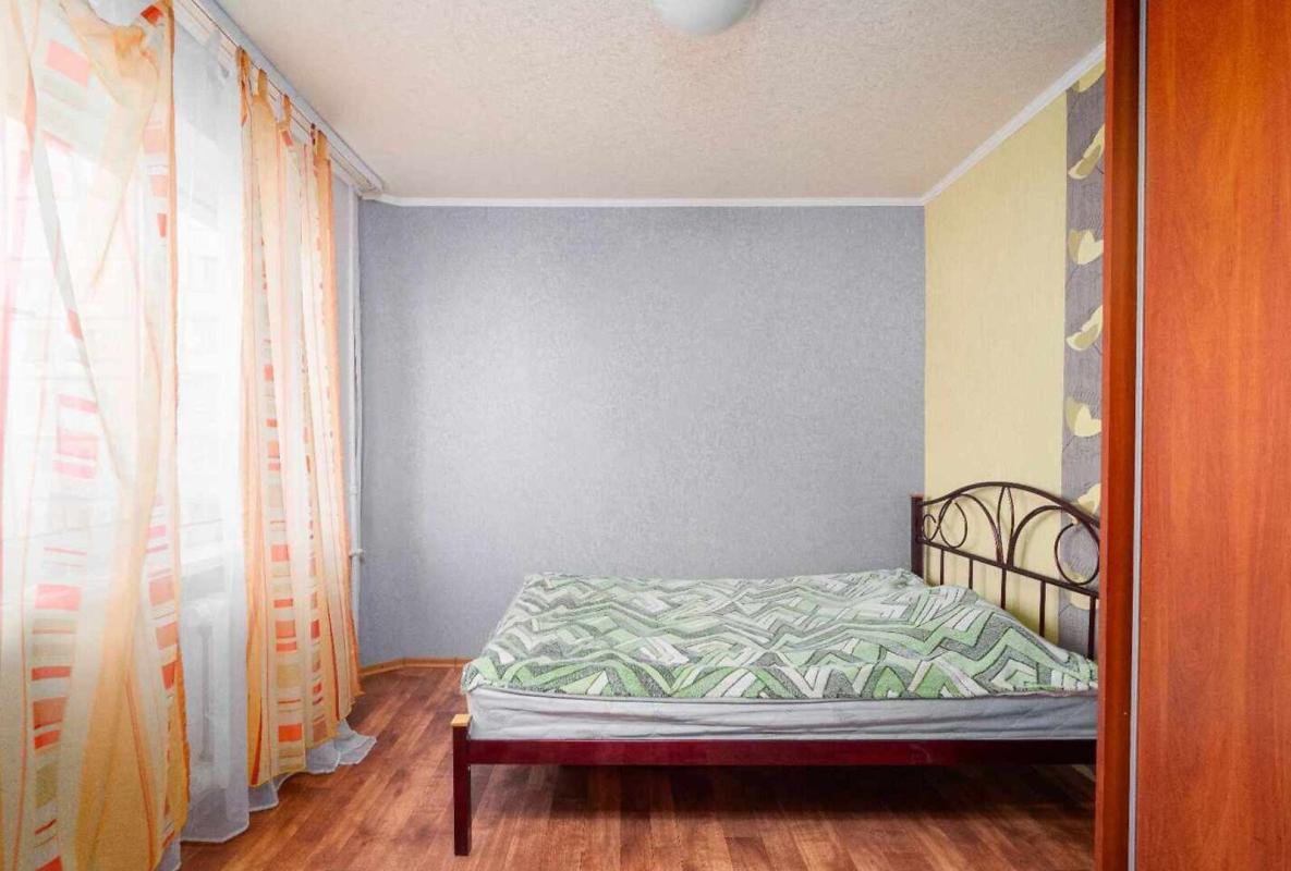Sale 4 bedroom-(s) apartment 57 sq. m., Hvardiytsiv-Shyronintsiv Street 59а