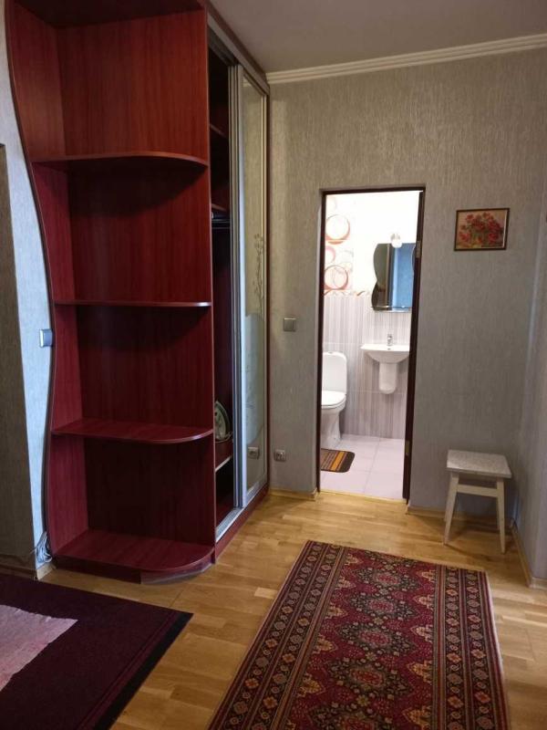 Долгосрочная аренда 2 комнатной квартиры Осенняя ул. 33