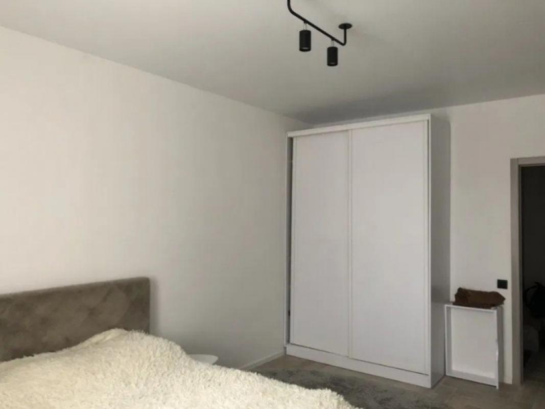 Long term rent 1 bedroom-(s) apartment Niutona Street 98