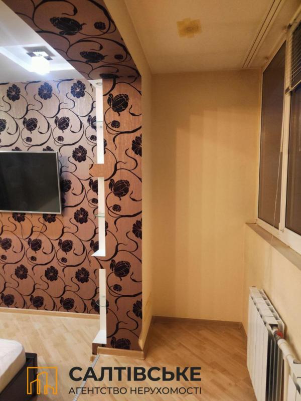 Продаж 3 кімнатної квартири 83 кв. м, Амосова вул. 32