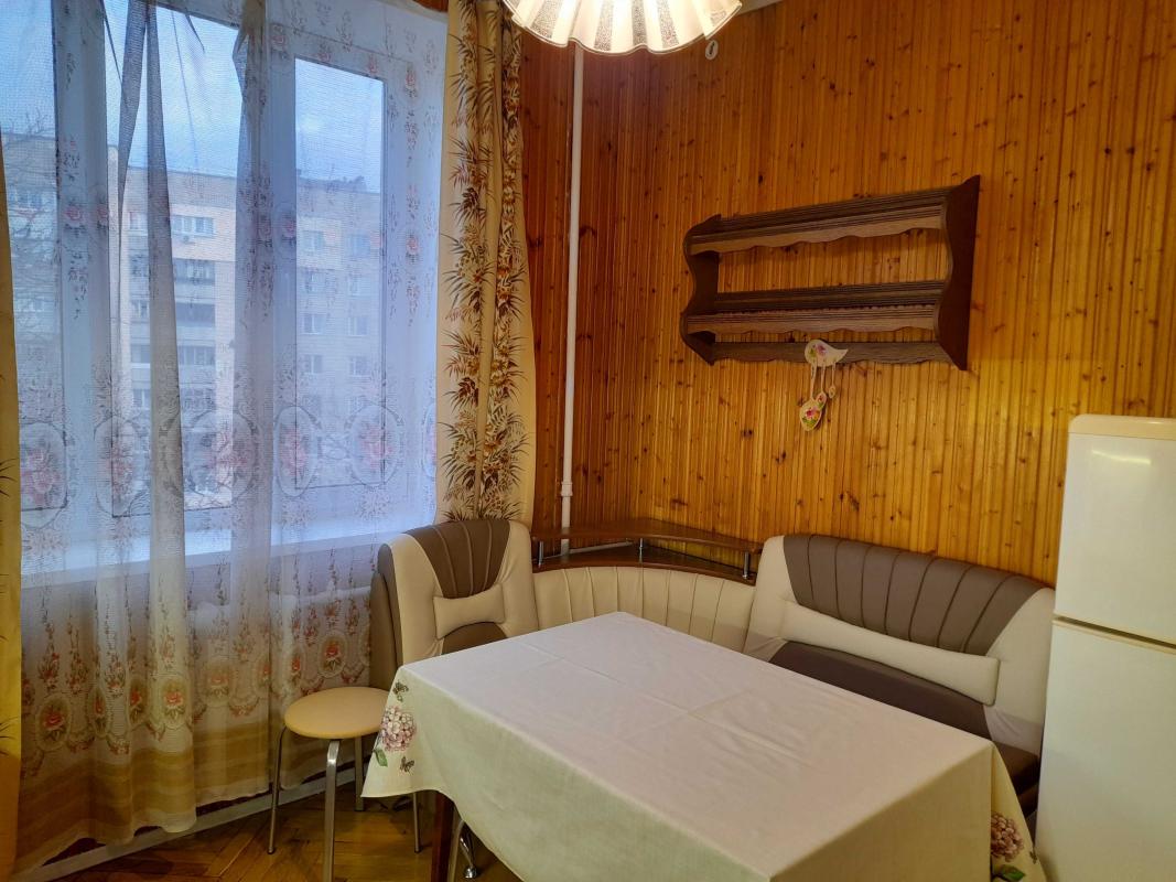 Long term rent 3 bedroom-(s) apartment Marka Bezruchka street 29