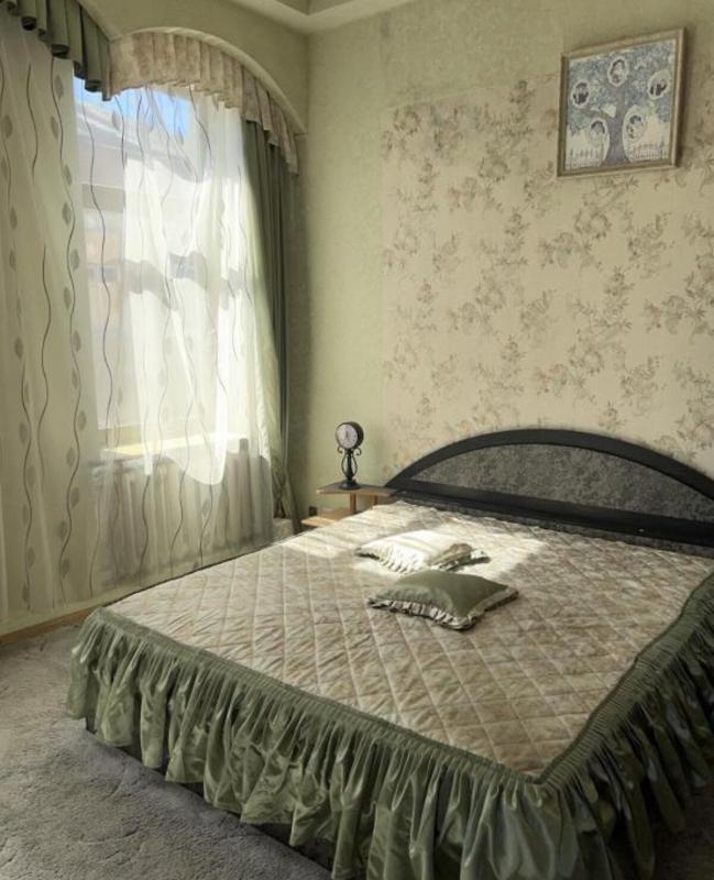 Sale 3 bedroom-(s) apartment 98 sq. m., Myronosytska Street 6/7