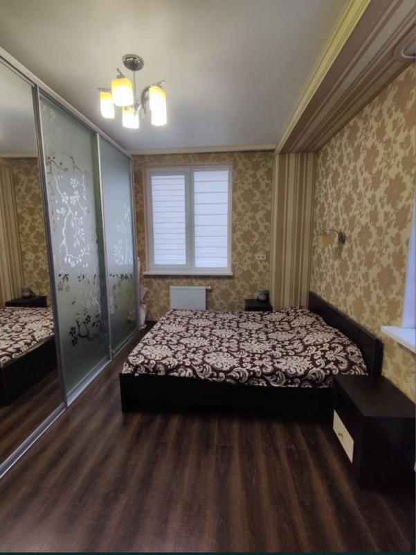 Продаж 2 кімнатної квартири 60 кв. м, Балакірєва вул. 17