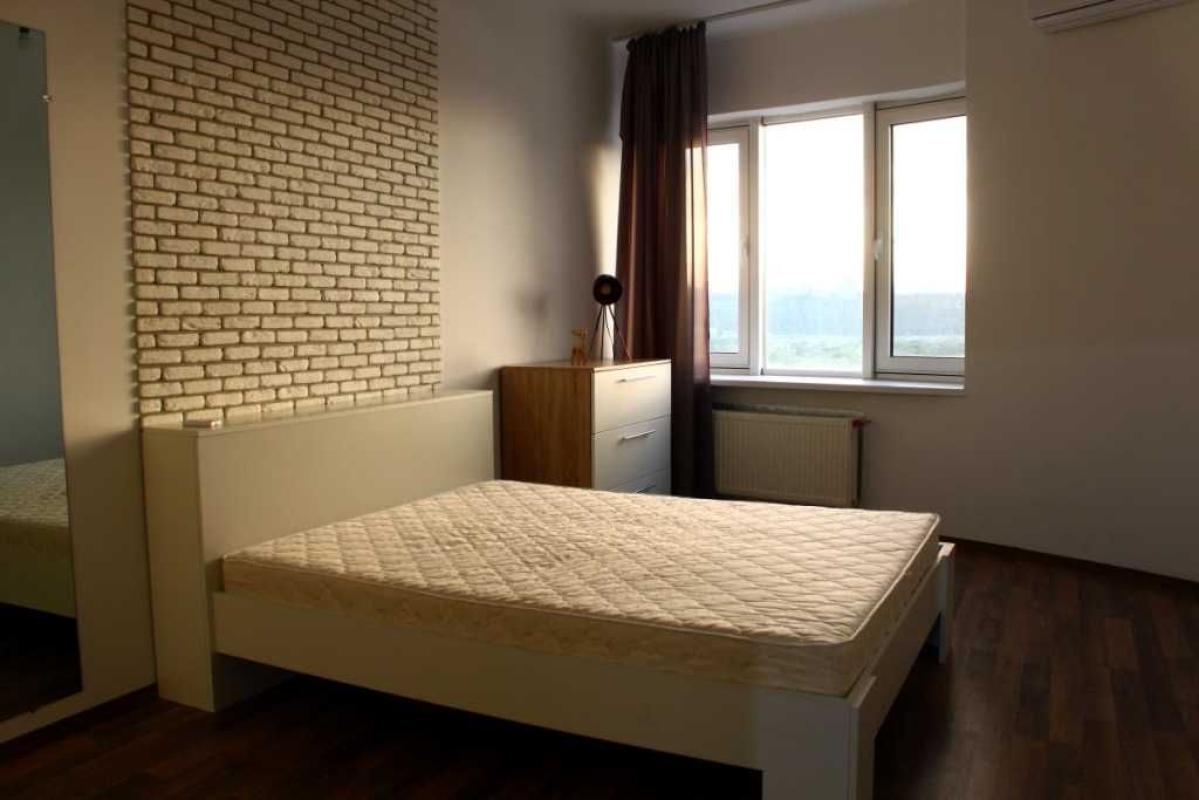 Long term rent 3 bedroom-(s) apartment Raisy Okipnoi Street 10