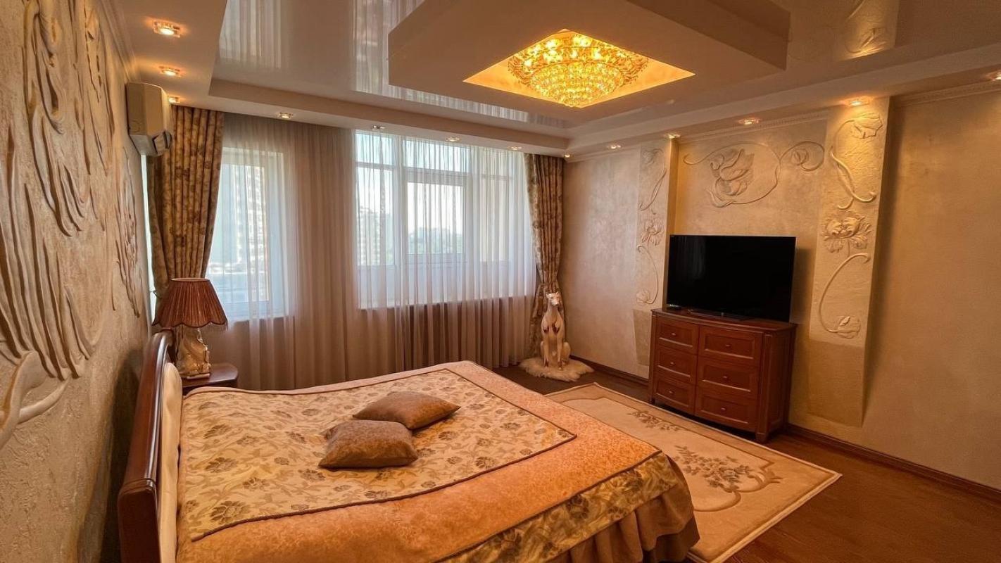 Продажа 5 комнатной квартиры 250 кв. м, Дегтяревская ул. 25А
