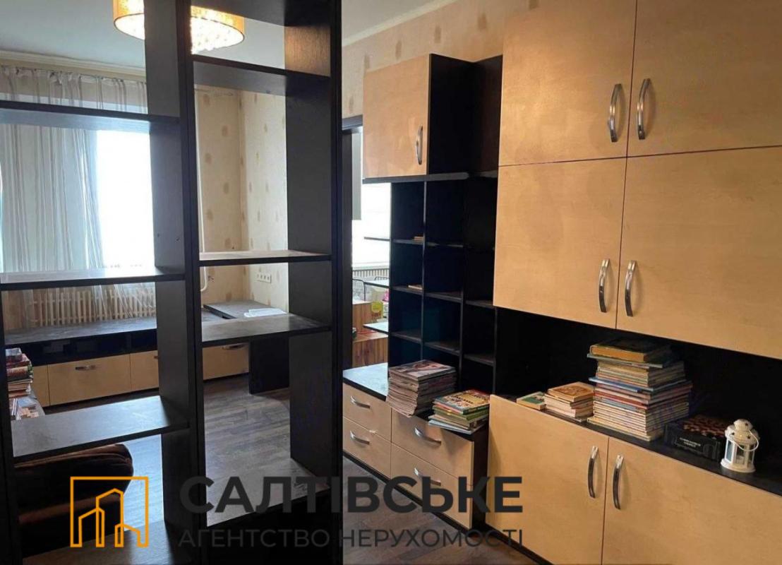 Sale 4 bedroom-(s) apartment 68 sq. m., Traktorobudivnykiv Avenue 107б