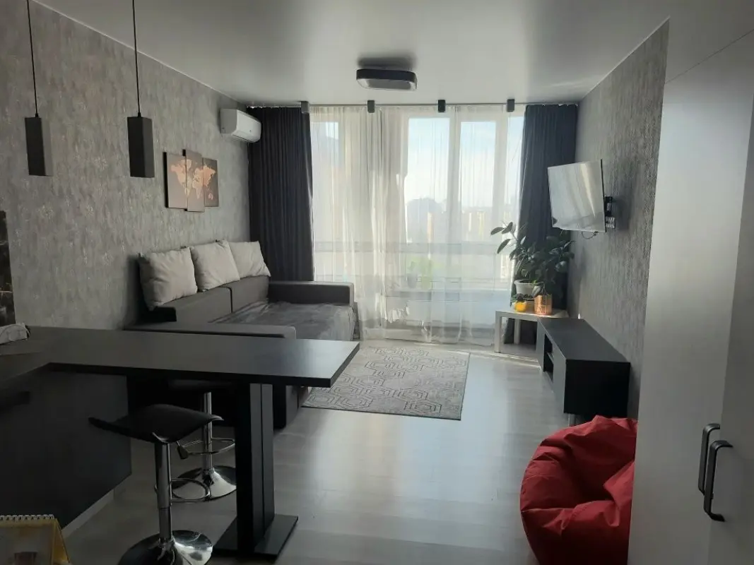 Apartment for rent - Kakhovska Street 58