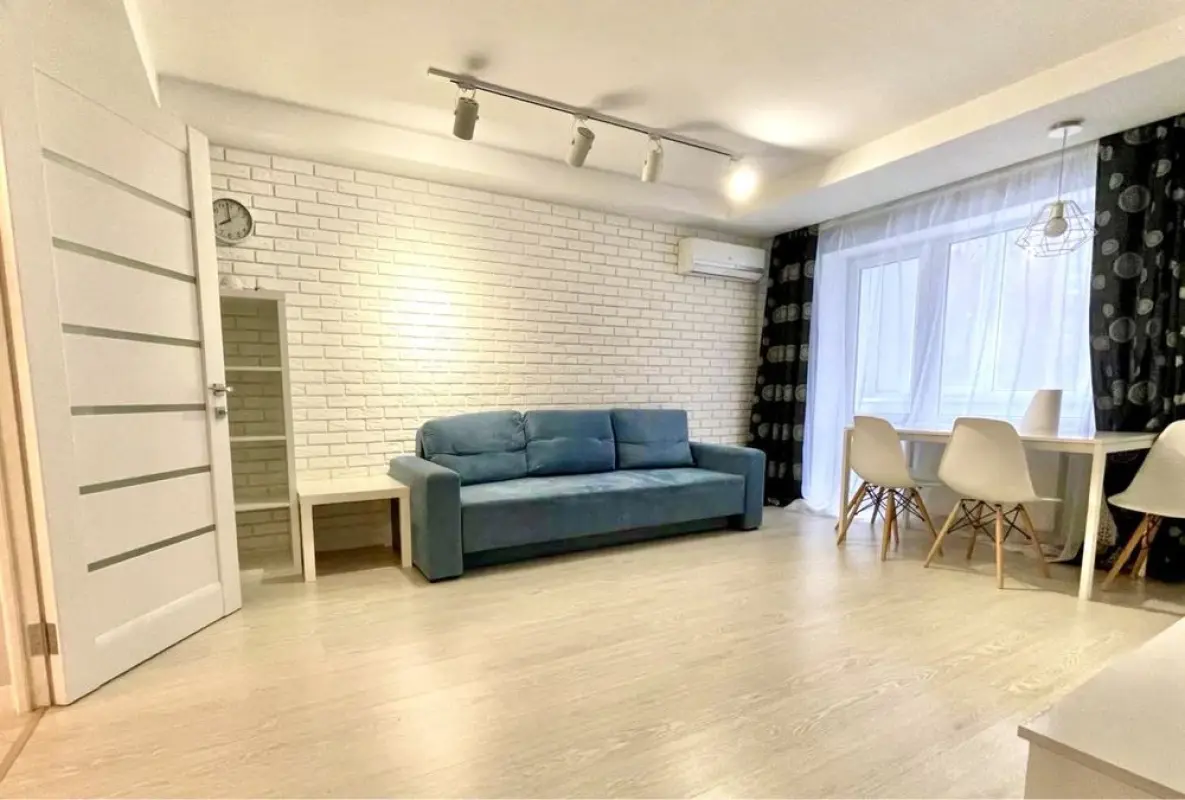 Apartment for rent - Vasylia Tiutiunnyka Street 49