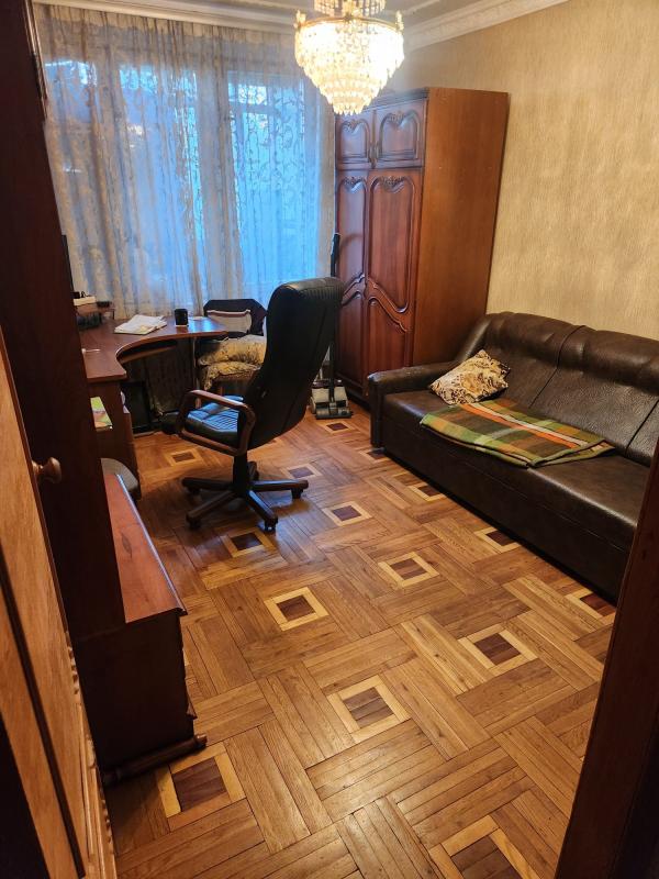 Long term rent 3 bedroom-(s) apartment Traktorobudivnykiv Avenue 108