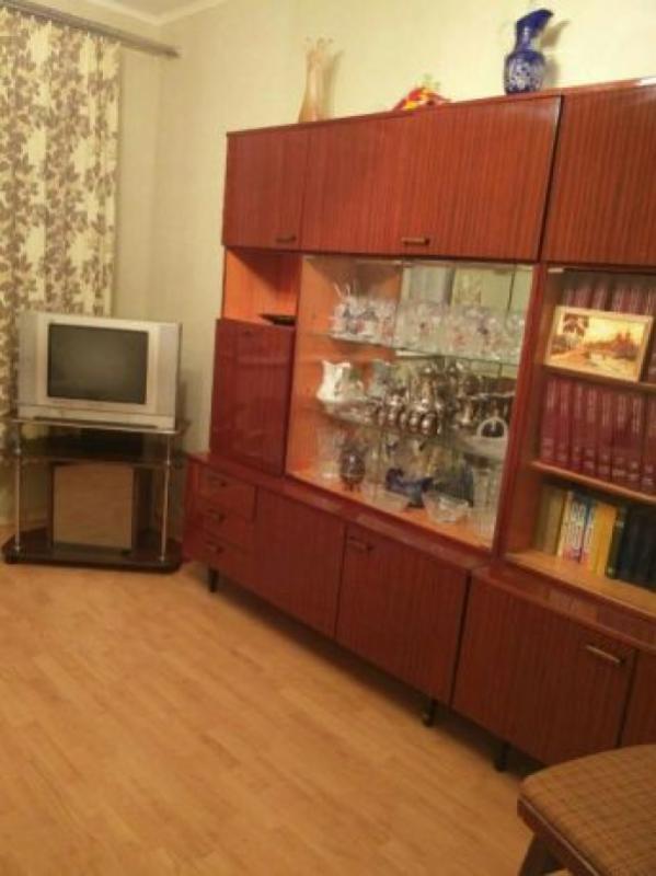 Long term rent 3 bedroom-(s) apartment Heroiv Pratsi Street 30