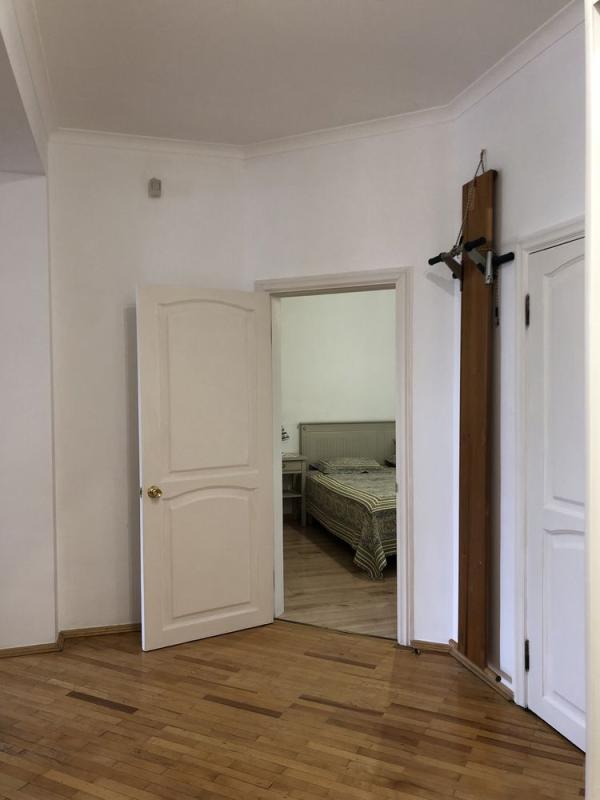 Long term rent 3 bedroom-(s) apartment Beresteiska Avenue (Peremohy Avenue) 71/2