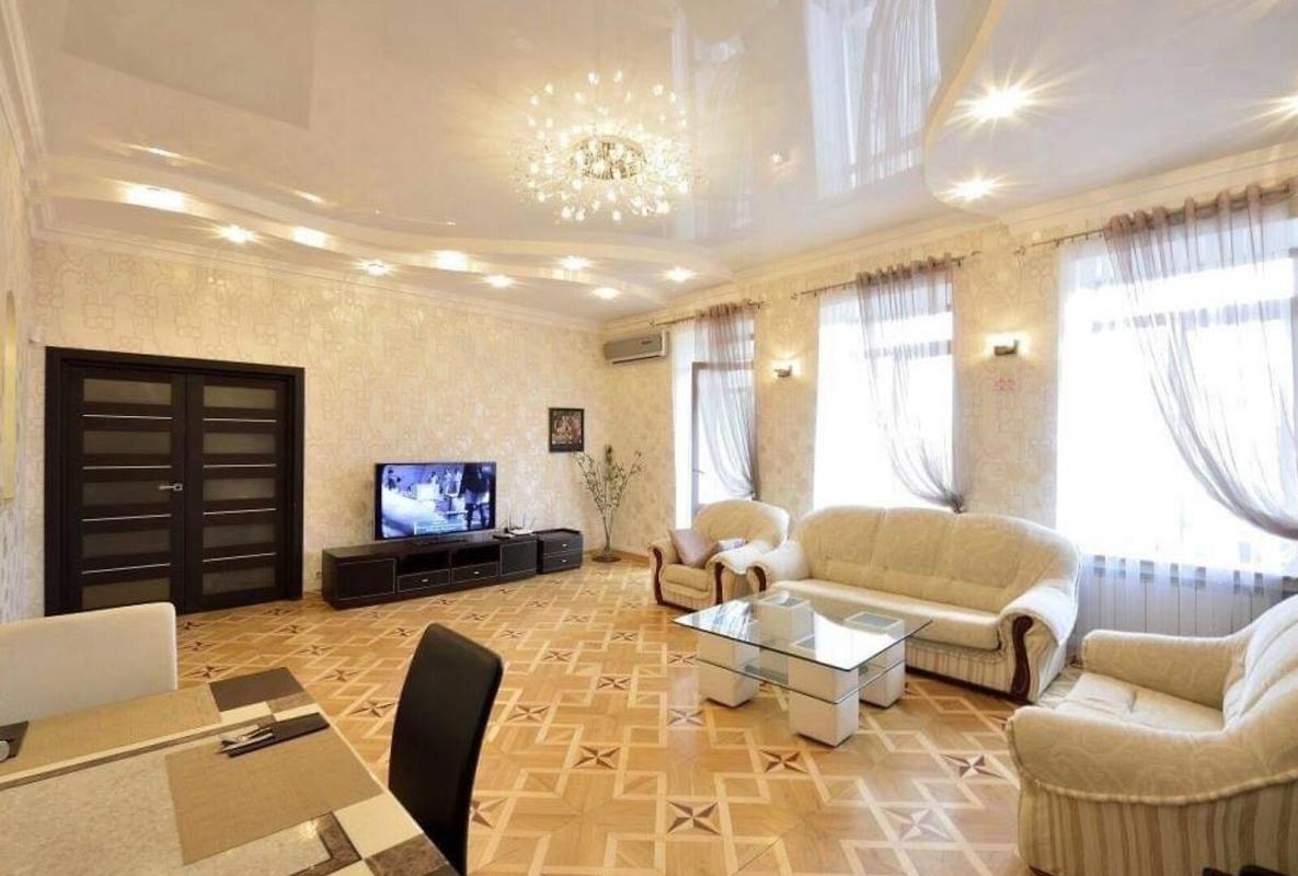 Long term rent 3 bedroom-(s) apartment Sofiivska Street 25а