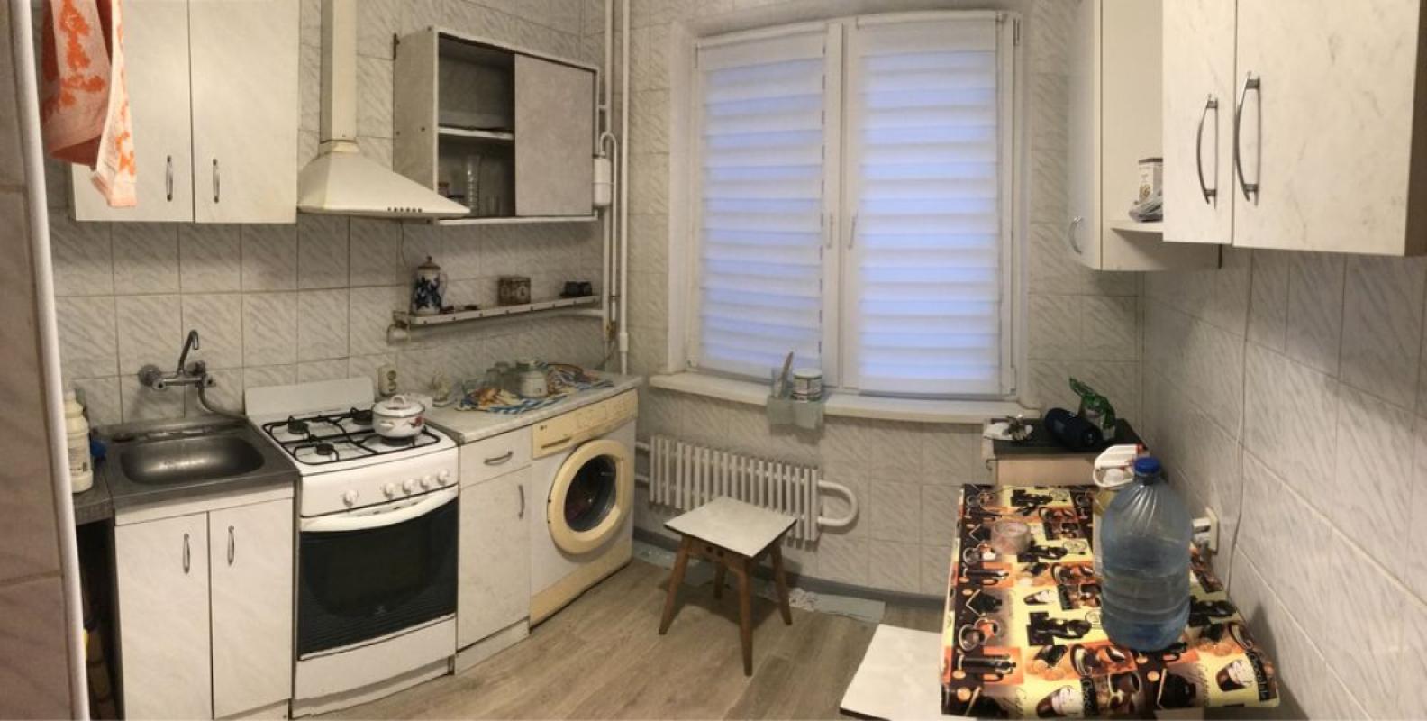 Long term rent 2 bedroom-(s) apartment Hvardiytsiv-Shyronintsiv Street 58